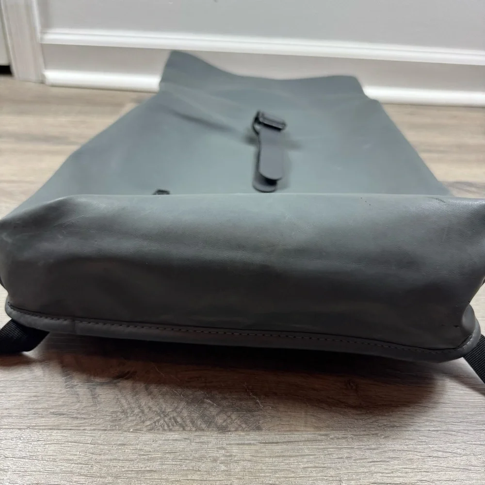 Rains Rolltop Rucksack Backpack Gray Men’s Travel Work Commuter Bag Waterproof